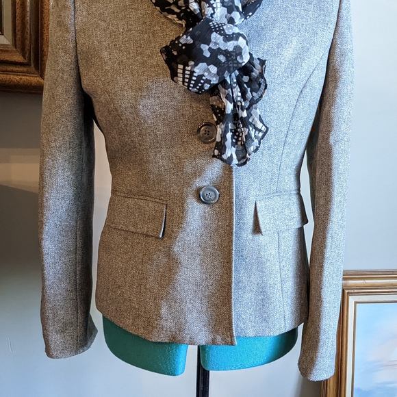 Le Suit Petite Gray Blazer with Scarf - 2P - Picture 6 of 10
